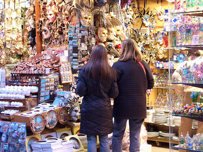 Kesalahan-Kesalahan yang Harus dihindari Traveler ketika liburan Hasil gambar untuk shopping