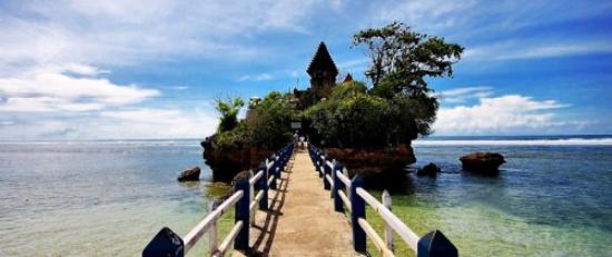 pantai di malang yang ombaknya tenang | Tanah lot jawa
